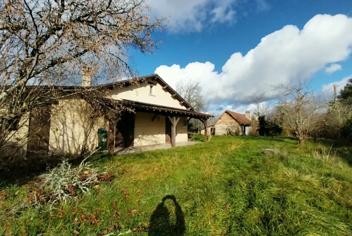 Ensemble immobilier au calme de la campagne sur 13 hectares de terrain 