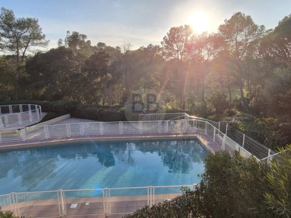 Appartement lumineux en bordure de golf à St Raphael 