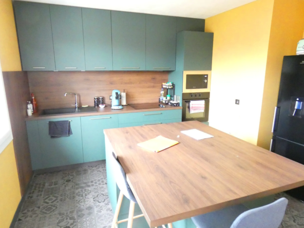 Belle maison à Arpajon-sur-Cère avec 4 chambres 