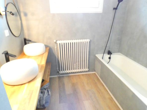 Belle maison à Arpajon-sur-Cère avec 4 chambres 