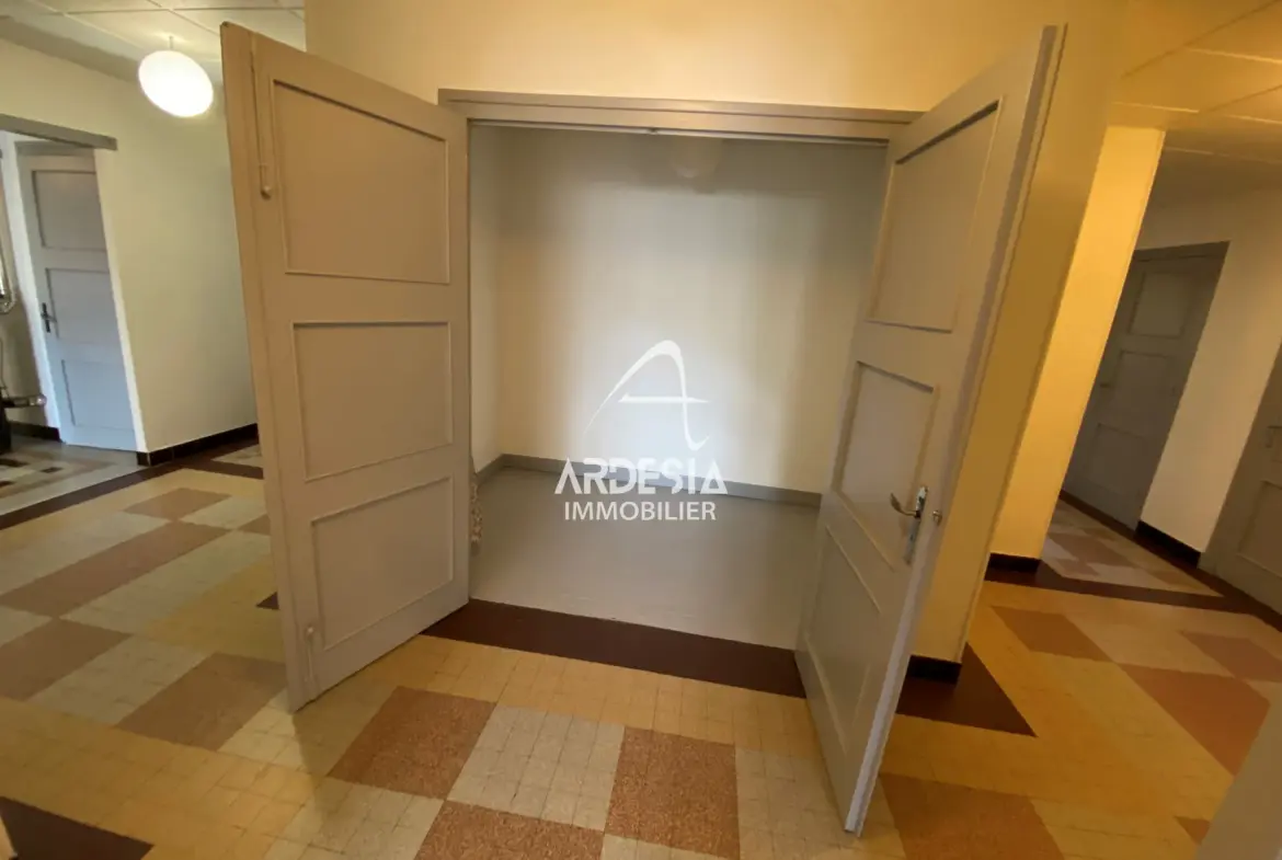 Vente d'un Appartement Type 5 à St Avre 