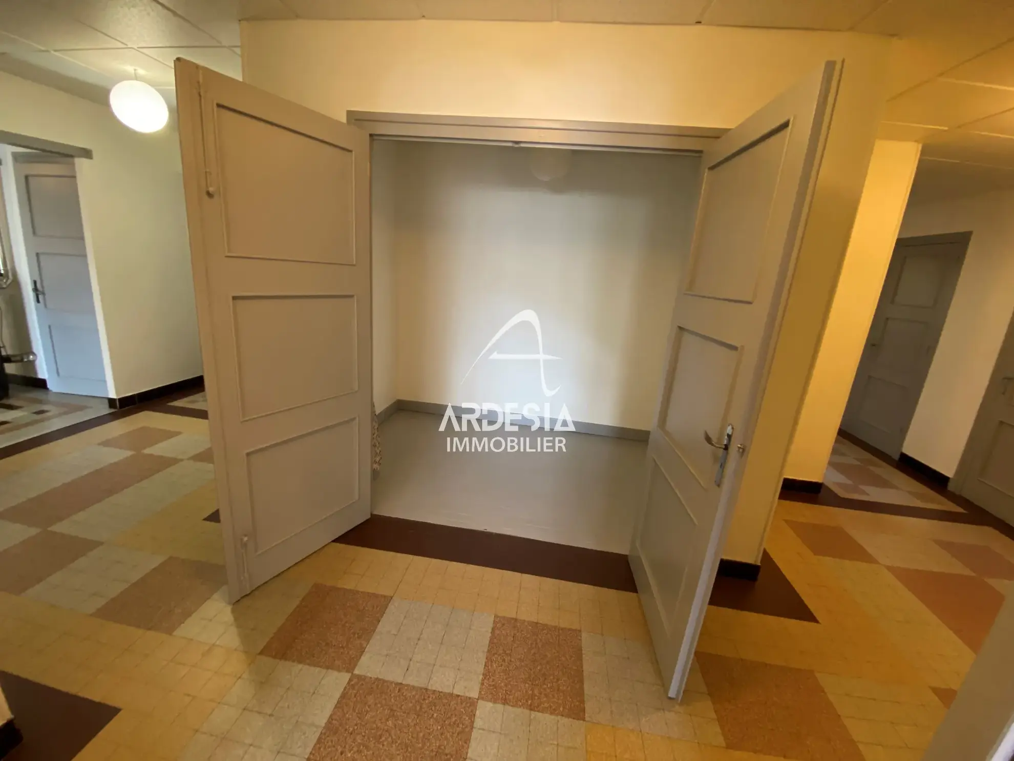 Vente d'un Appartement Type 5 à St Avre 