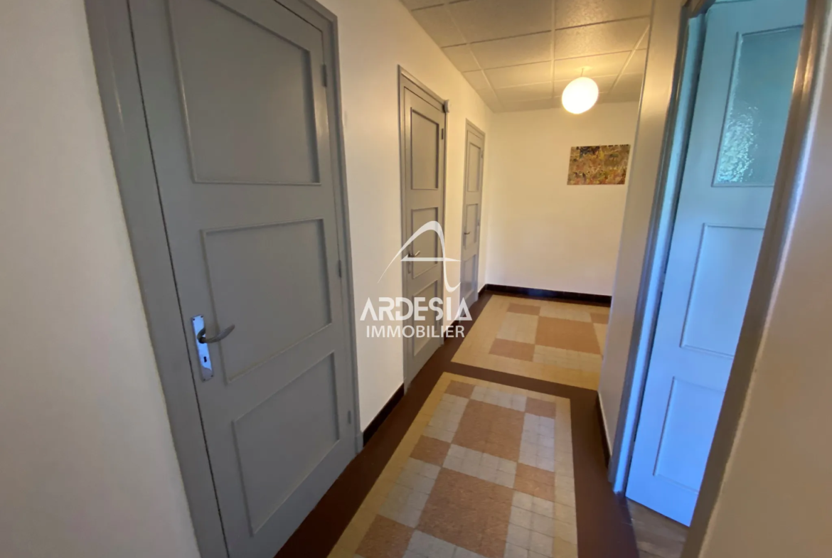 Vente d'un Appartement Type 5 à St Avre 