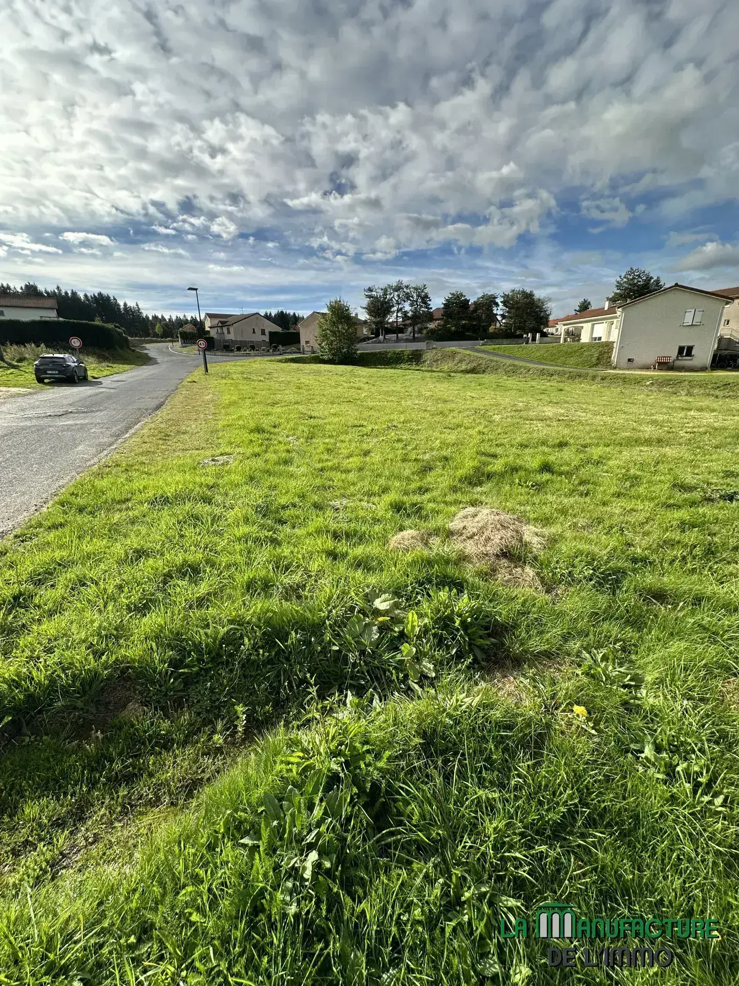 Terrain constructible à Montfaucon-en-Velay de 1574 m² 