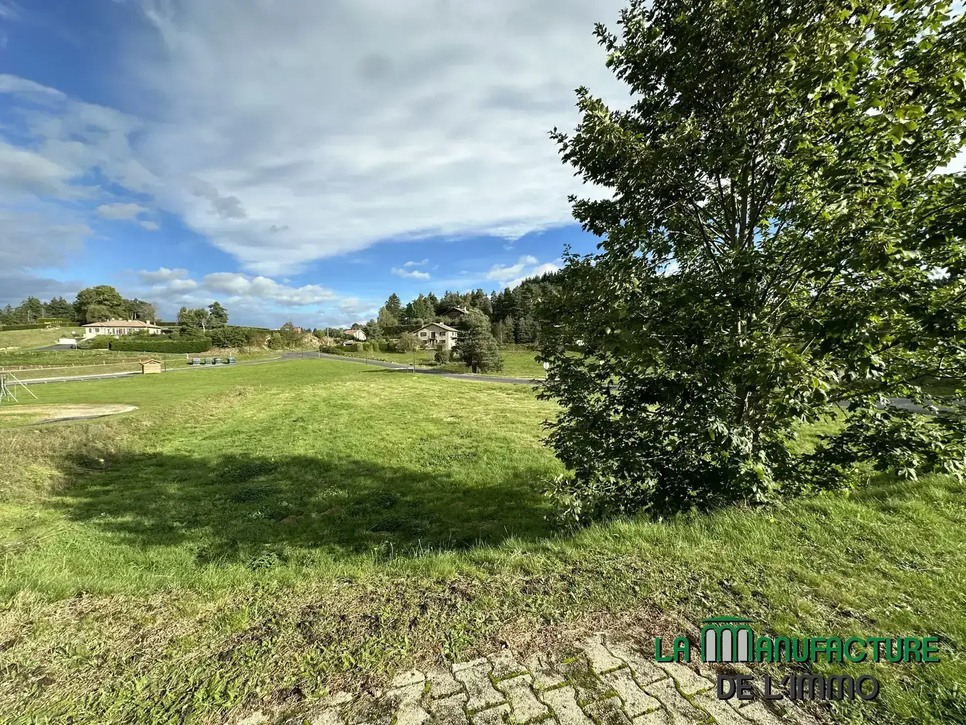 Terrain constructible à Montfaucon-en-Velay de 1574 m² 