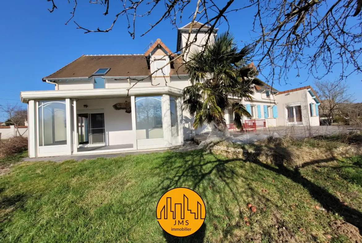 Maison de 220 m² à Lurcy-Lévis - 299000 € 