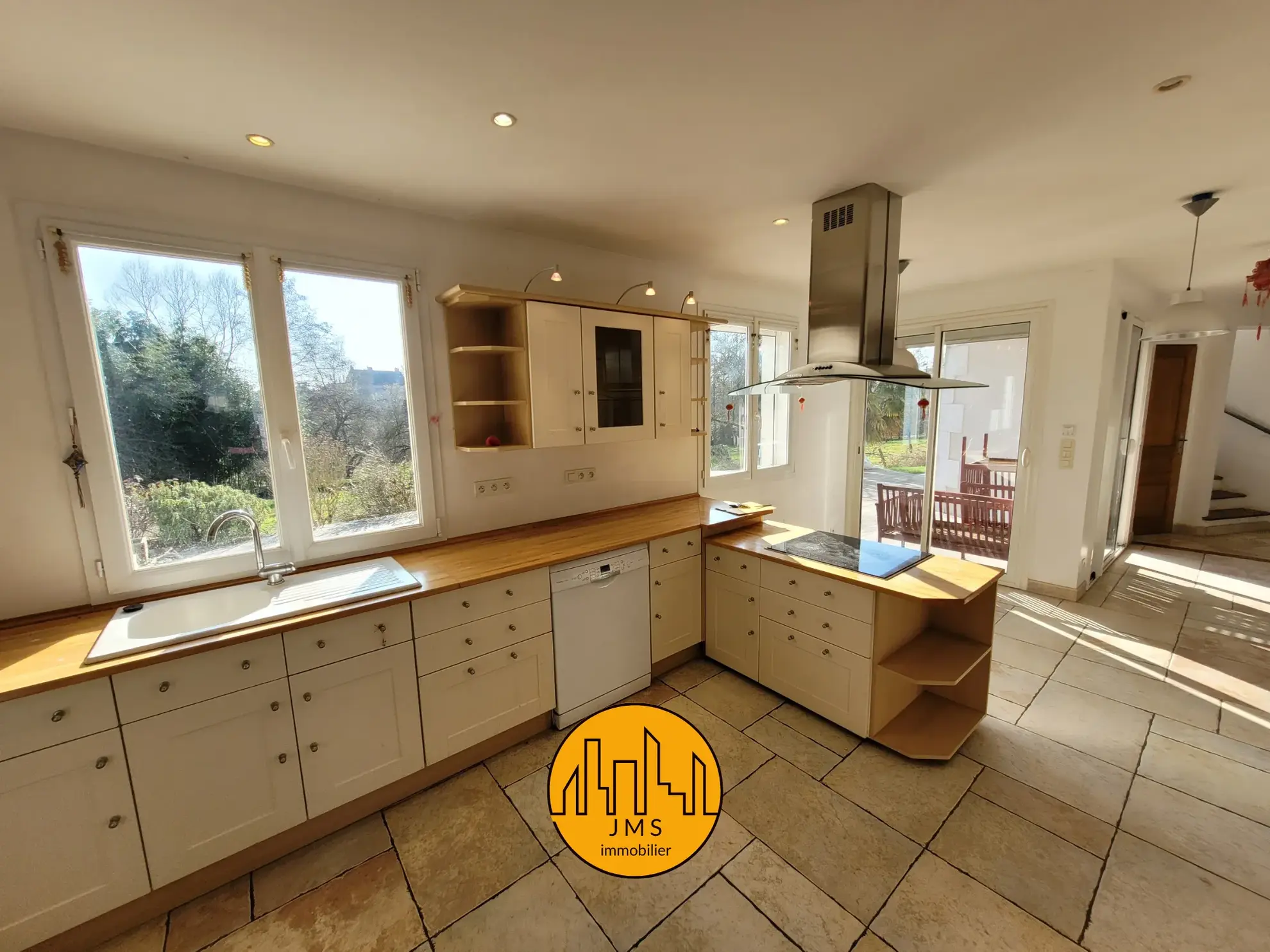 Maison de 220 m² à Lurcy-Lévis - 299000 € 