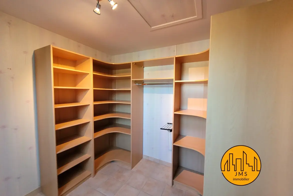 Maison de 220 m² à Lurcy-Lévis - 299000 € 