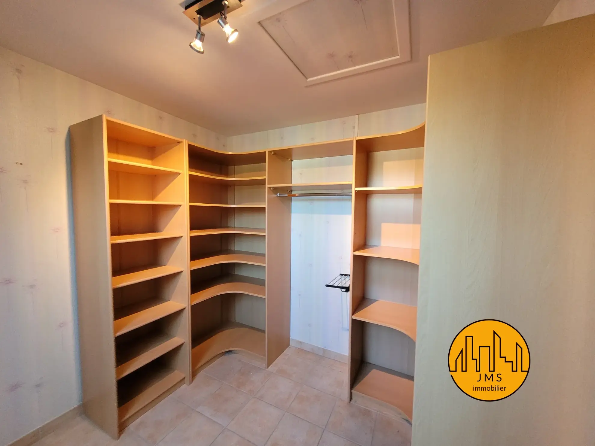 Maison de 220 m² à Lurcy-Lévis - 299000 € 