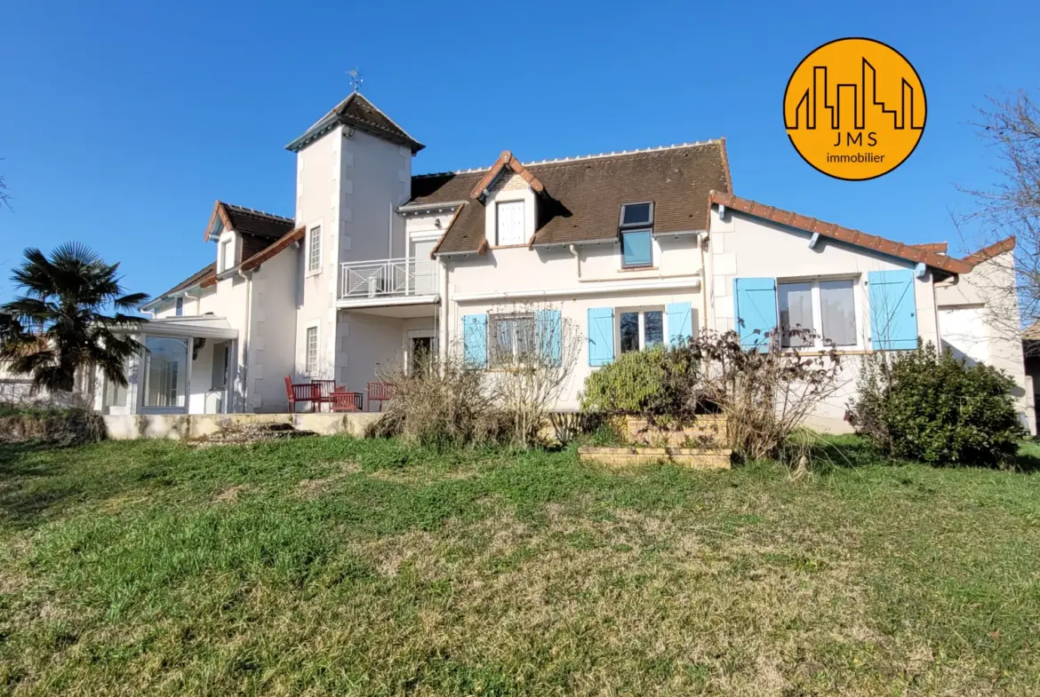 Maison de 220 m² à Lurcy-Lévis - 299000 € 