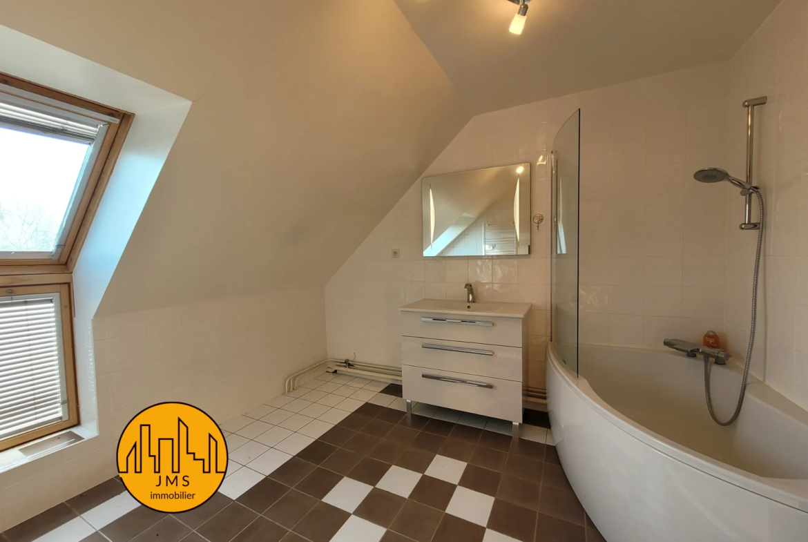 Maison de 220 m² à Lurcy-Lévis - 299000 € 