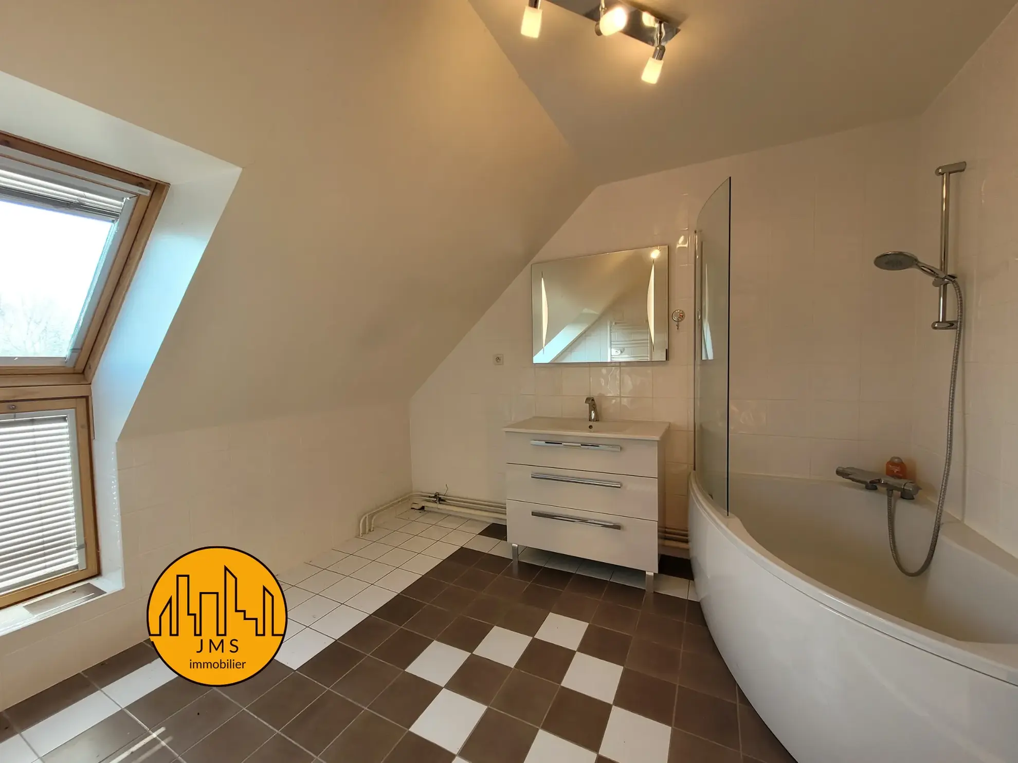 Maison de 220 m² à Lurcy-Lévis - 299000 € 