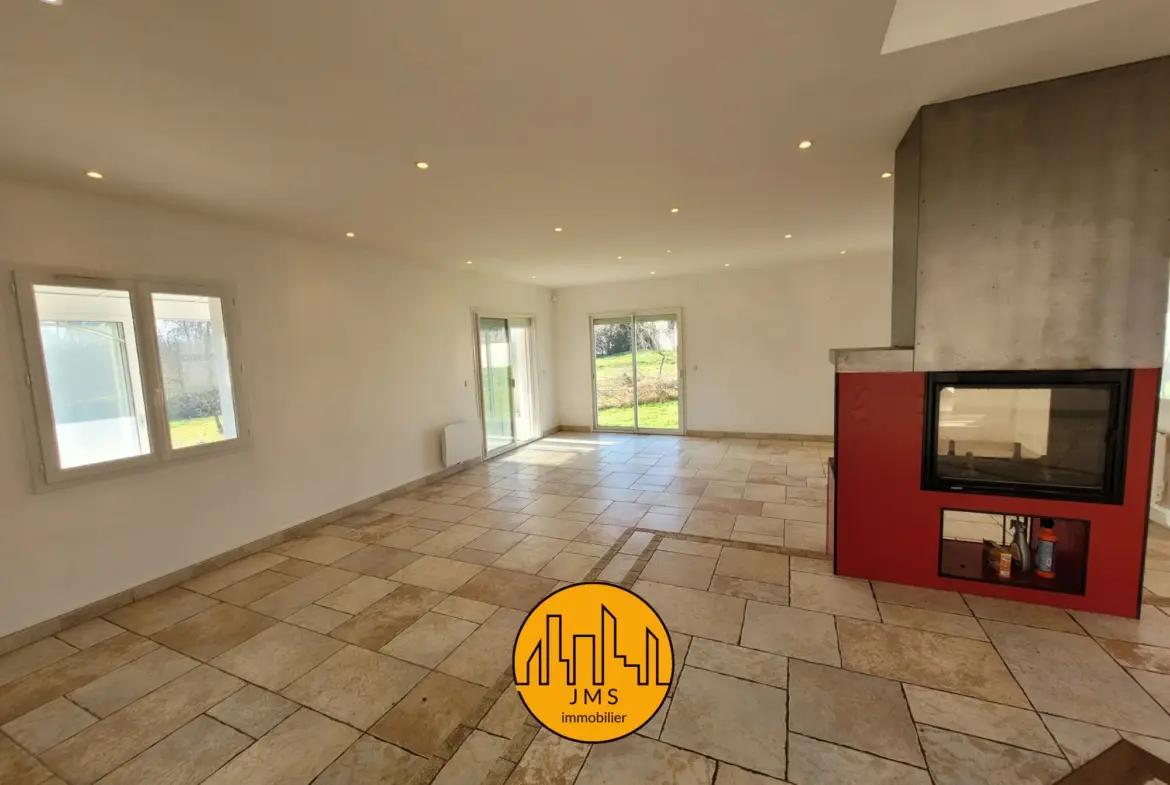Maison de 220 m² à Lurcy-Lévis - 299000 € 