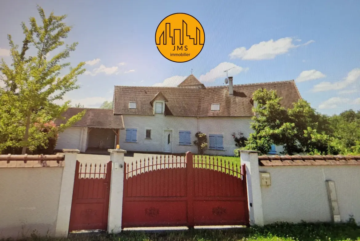 Maison de 220 m² à Lurcy-Lévis - 299000 € 
