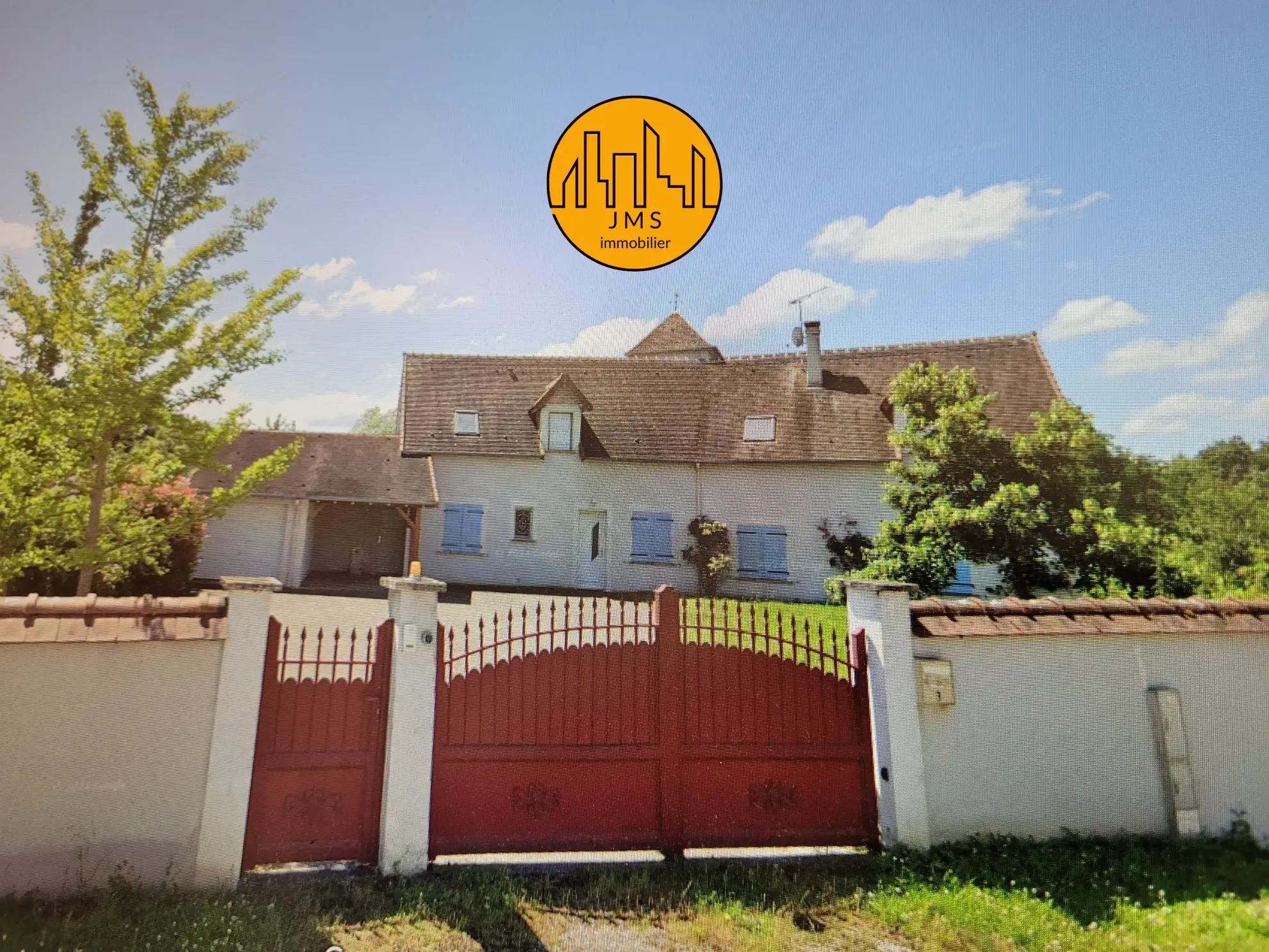 Maison de 220 m² à Lurcy-Lévis - 299000 € 