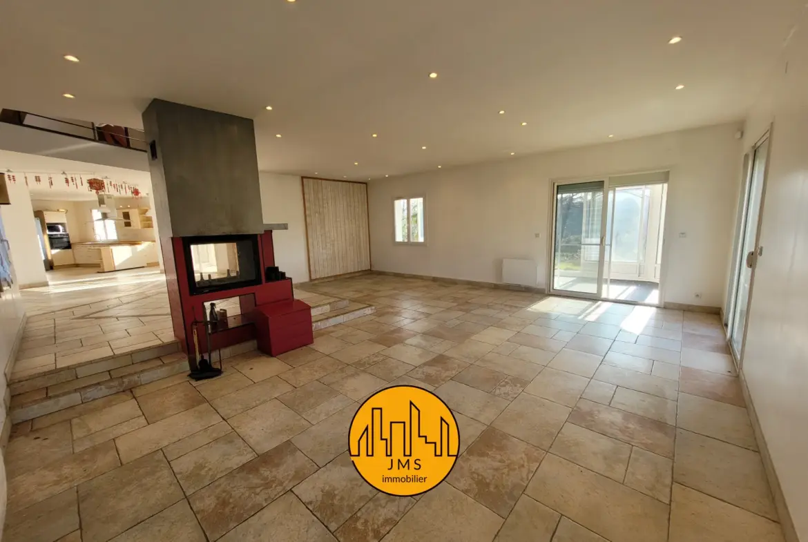 Maison de 220 m² à Lurcy-Lévis - 299000 € 