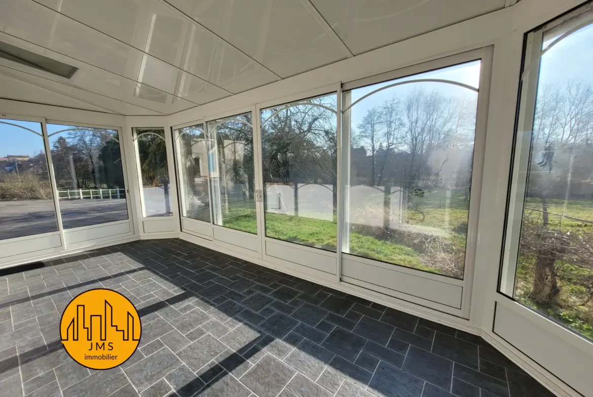 Maison de 220 m² à Lurcy-Lévis - 299000 € 