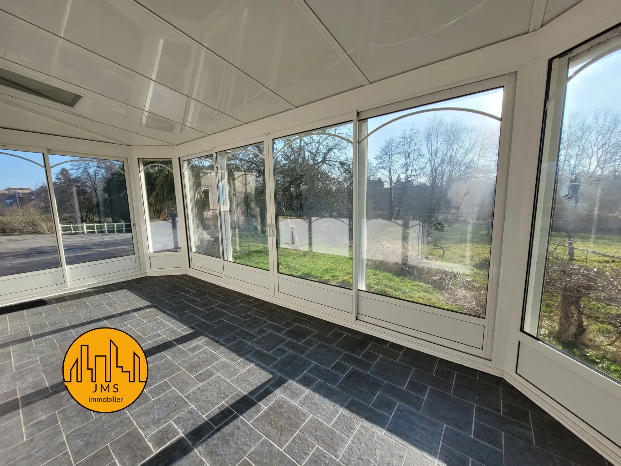 Maison de 220 m² à Lurcy-Lévis - 299000 € 