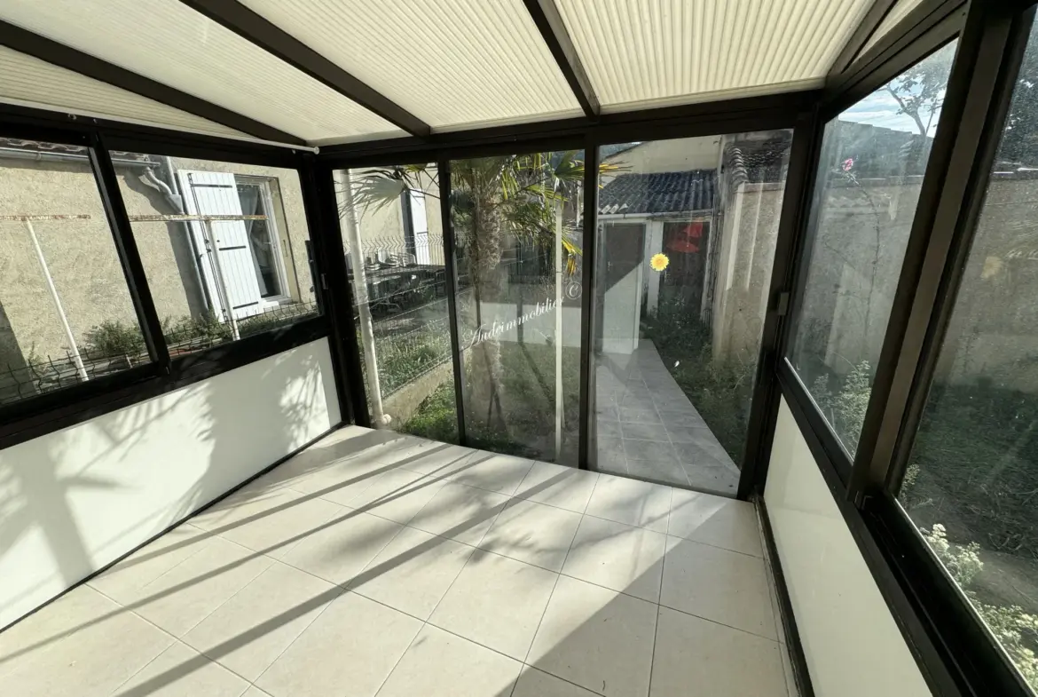 À vendre : Ensemble de deux maisons avec jardins à Couiza 