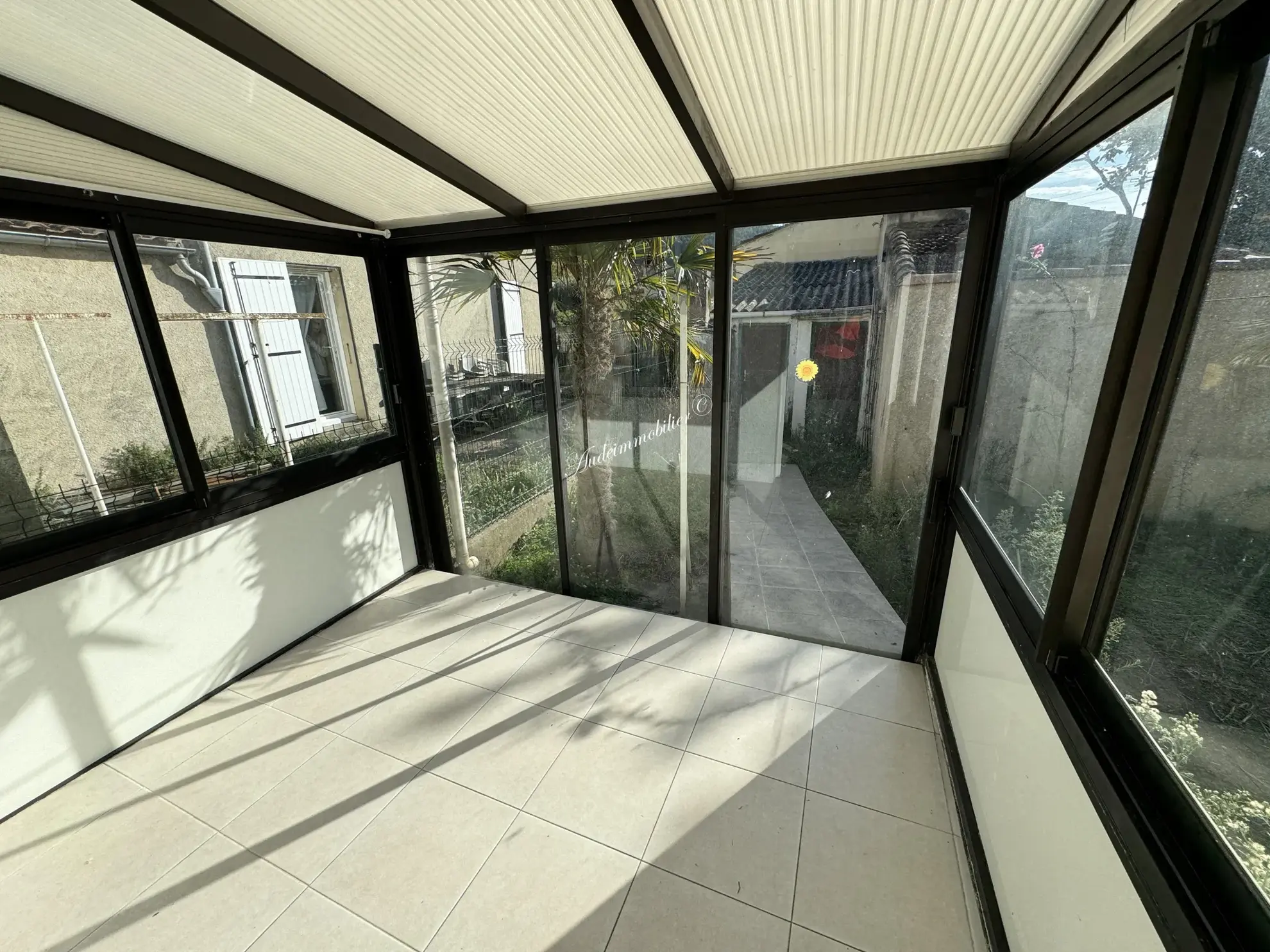 À vendre : Ensemble de deux maisons avec jardins à Couiza 