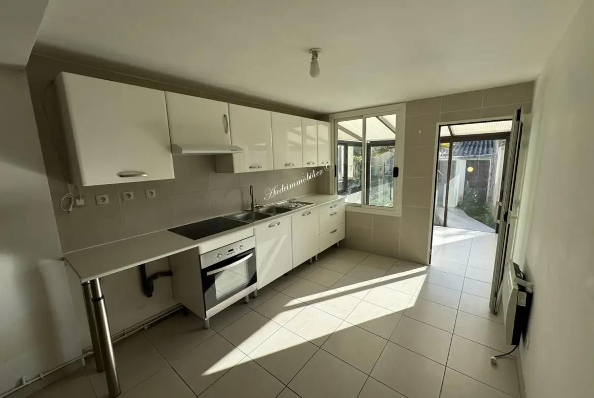 À vendre : Ensemble de deux maisons avec jardins à Couiza 