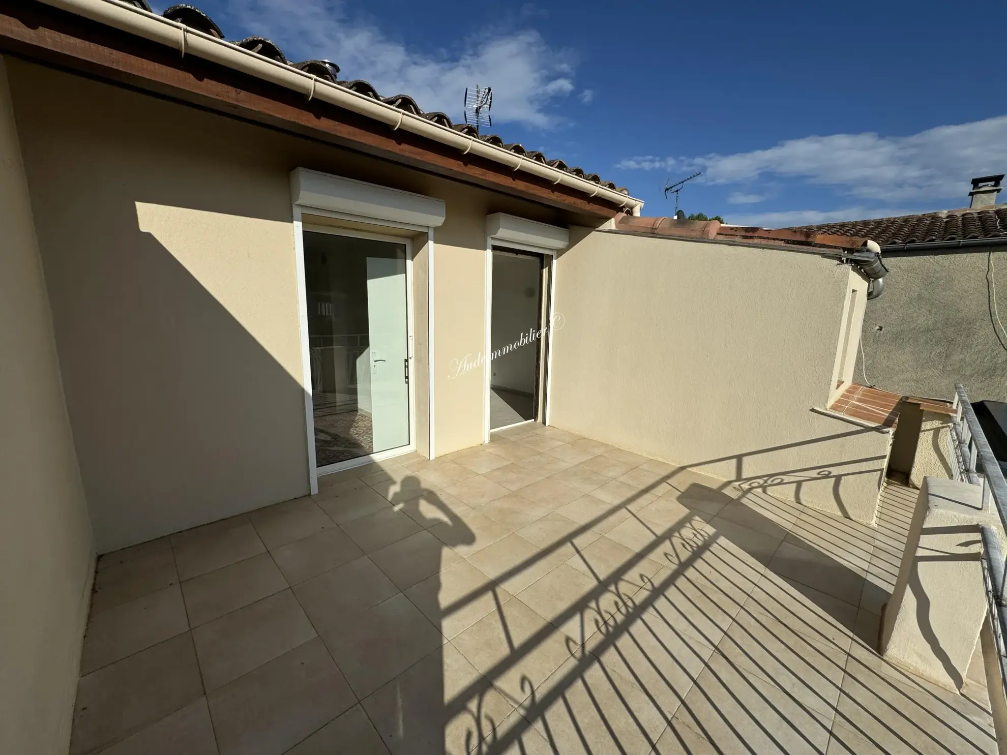 À vendre : Ensemble de deux maisons avec jardins à Couiza 