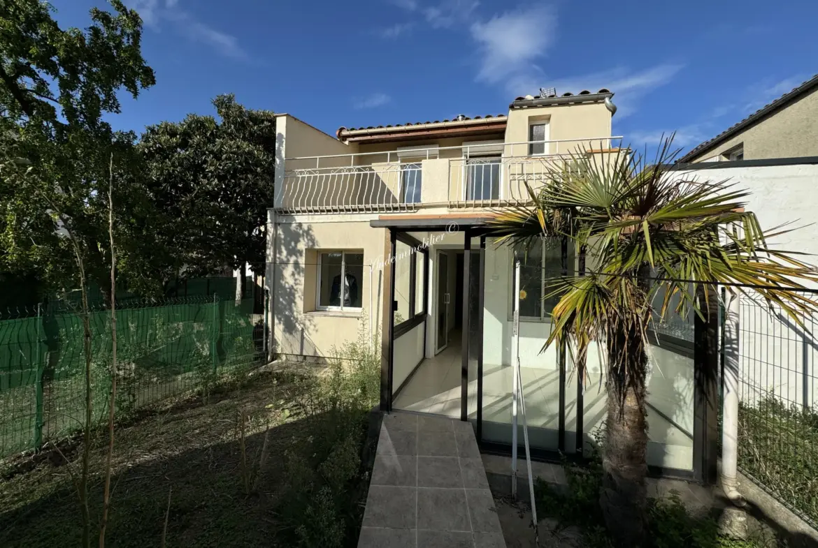 À vendre : Ensemble de deux maisons avec jardins à Couiza 