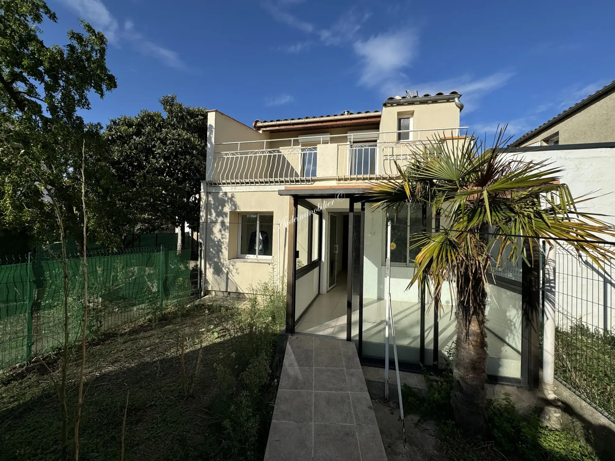 À vendre : Ensemble de deux maisons avec jardins à Couiza 