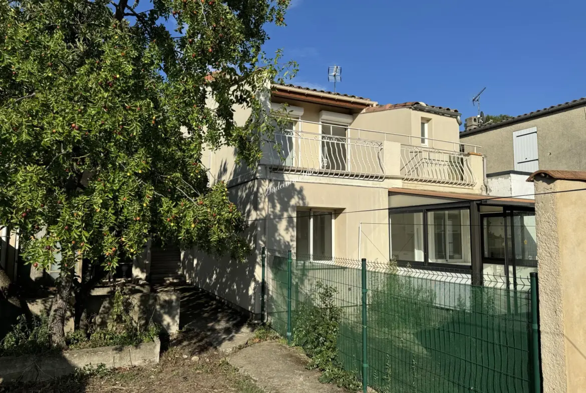 À vendre : Ensemble de deux maisons avec jardins à Couiza 