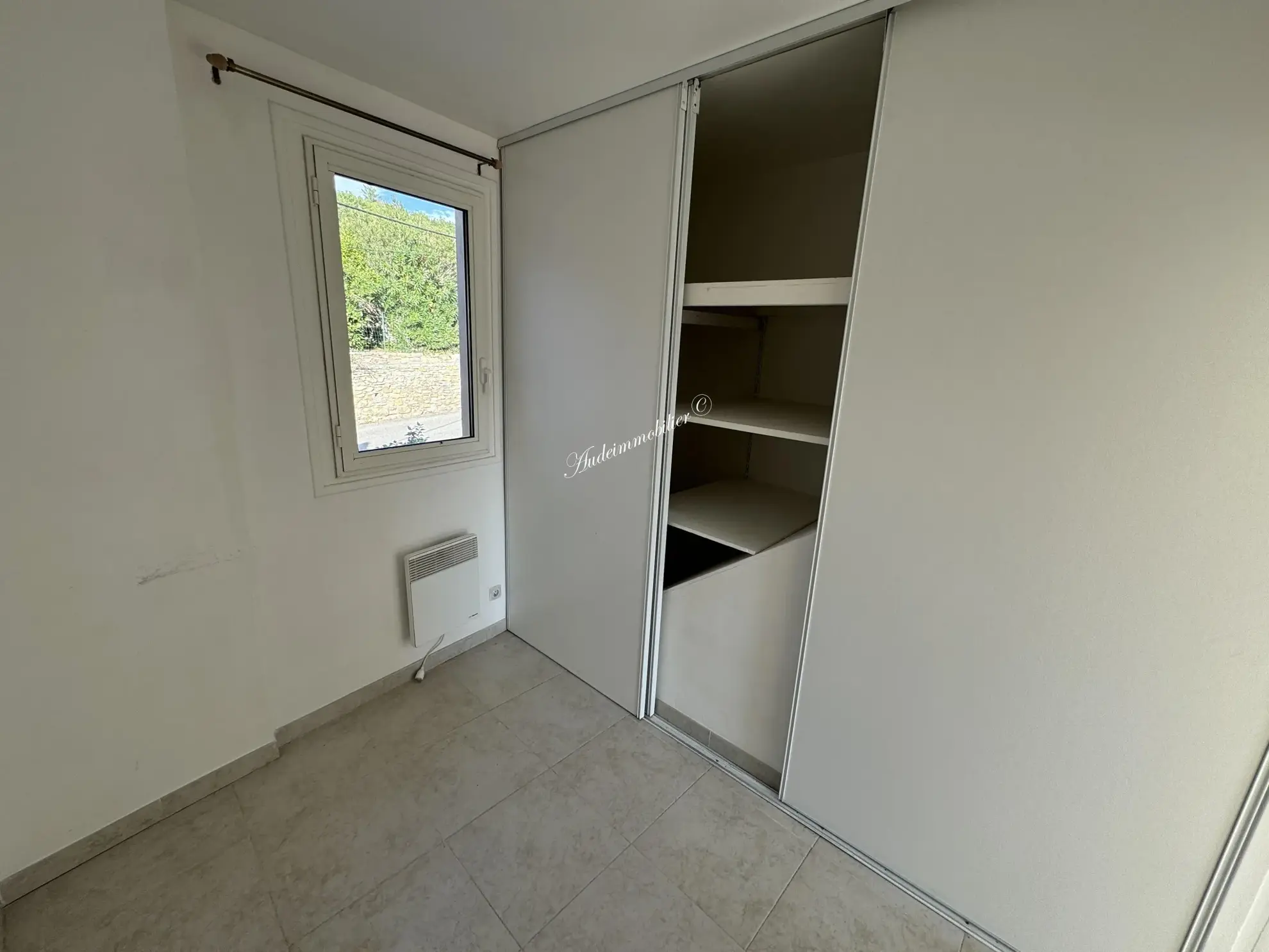 À vendre : Ensemble de deux maisons avec jardins à Couiza 
