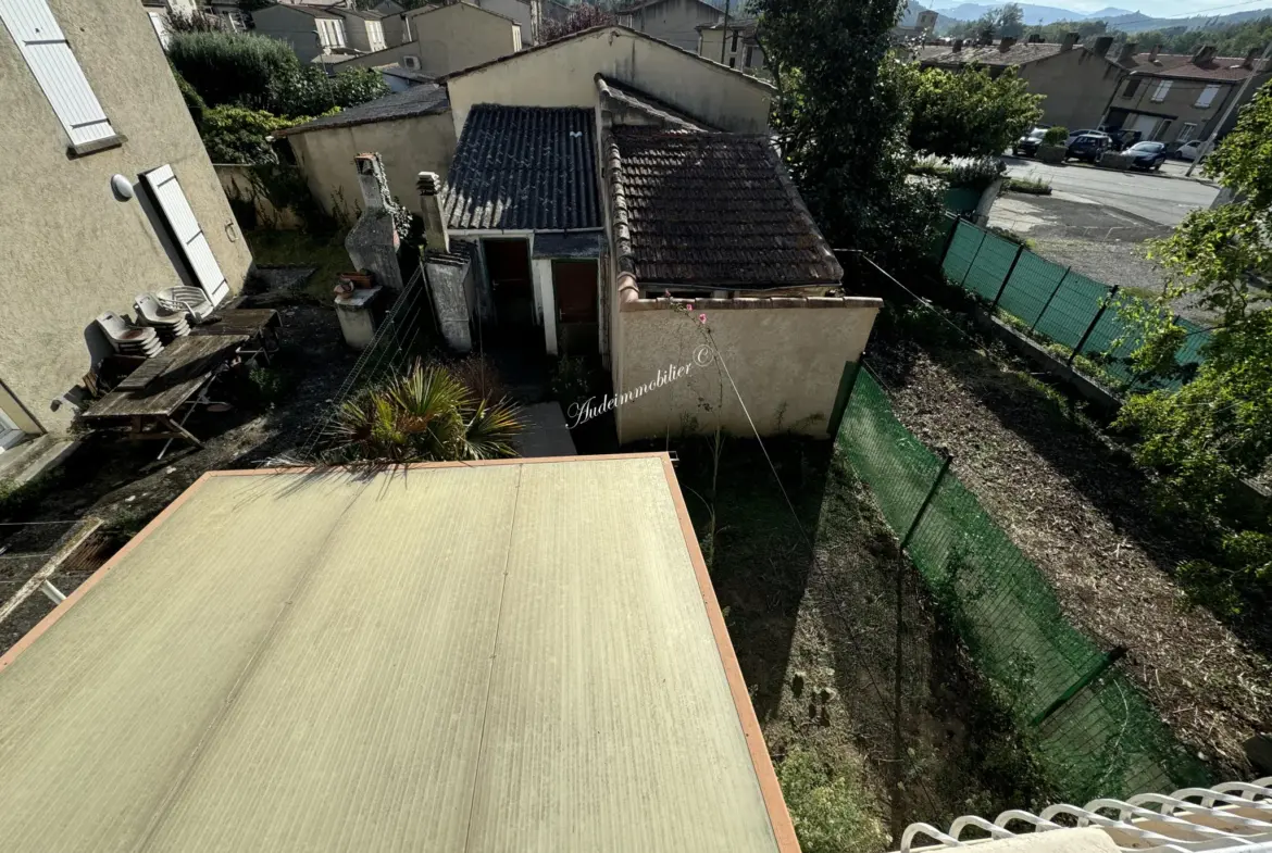 À vendre : Ensemble de deux maisons avec jardins à Couiza 
