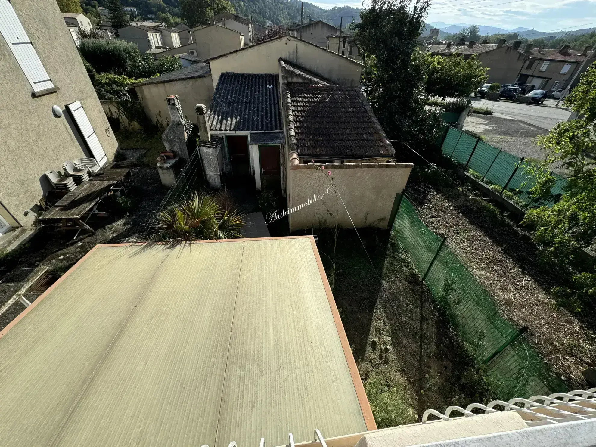 À vendre : Ensemble de deux maisons avec jardins à Couiza 