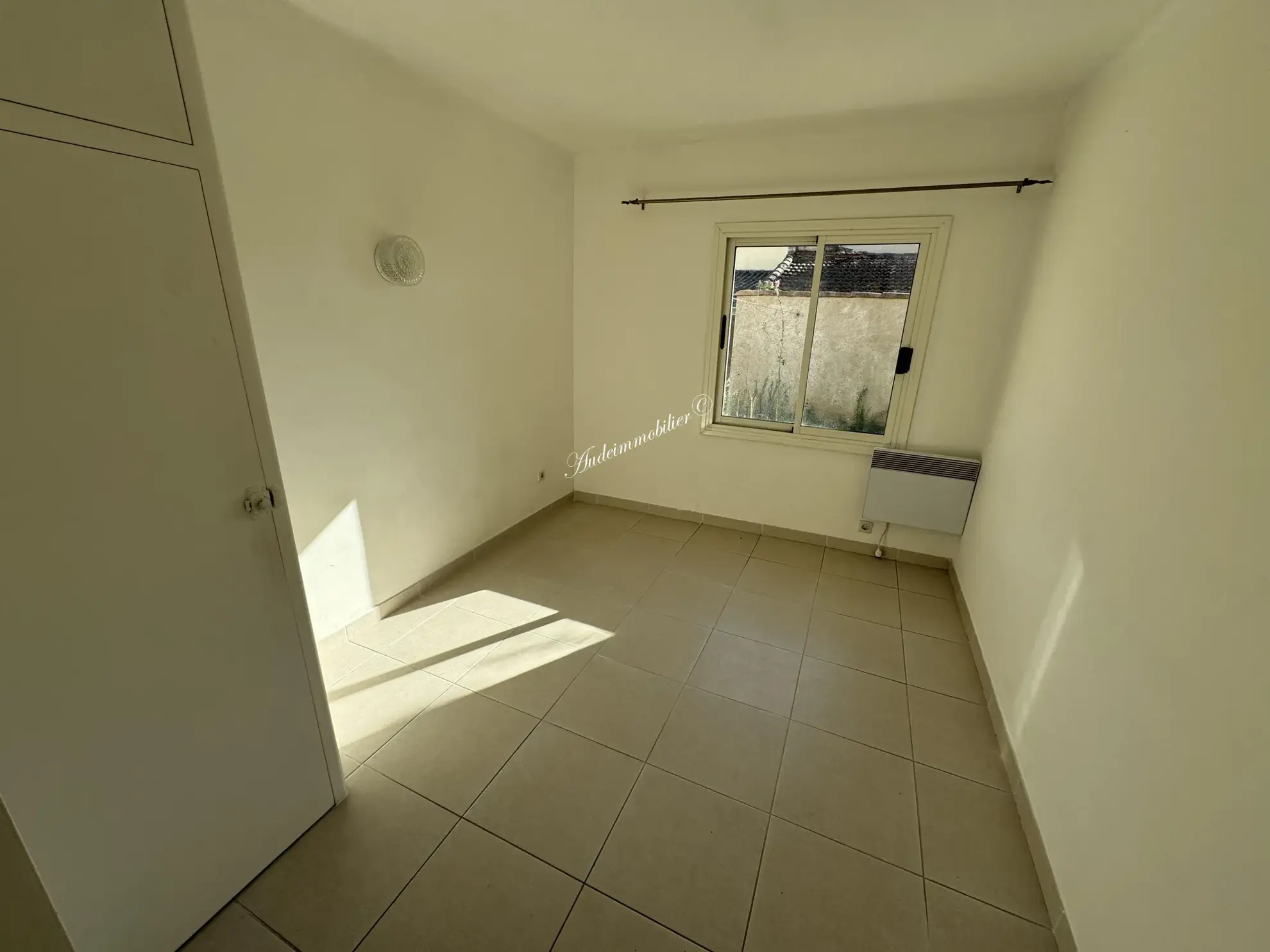 À vendre : Ensemble de deux maisons avec jardins à Couiza 
