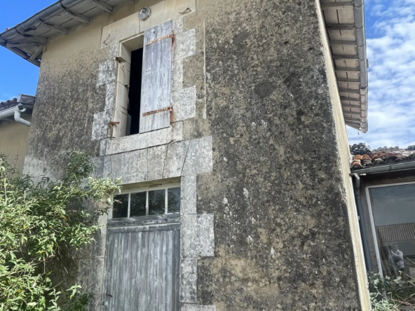 Maison ancienne à rénover à Semussac, proche des plages