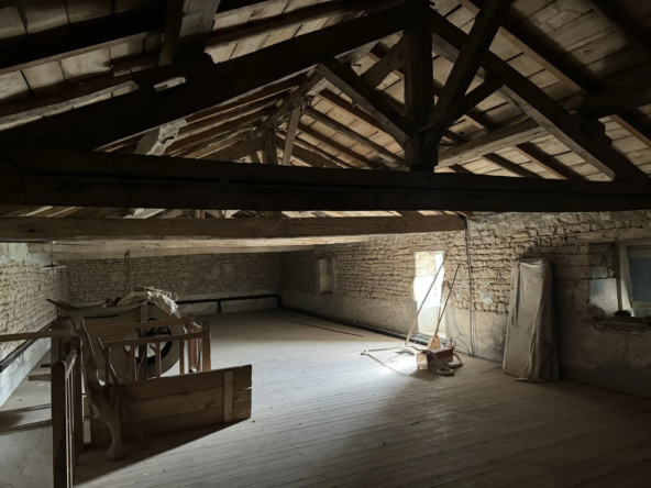 Maison en pierres à rénover à Ste Hermine 