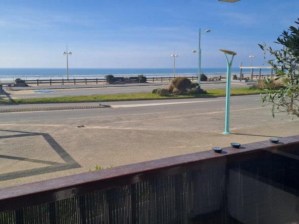 Appartement entièrement rénové face à la mer à St Jean de Monts 