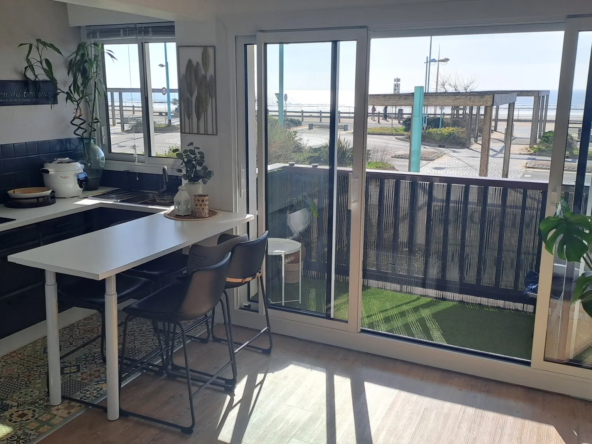 Appartement entièrement rénové face à la mer à St Jean de Monts 