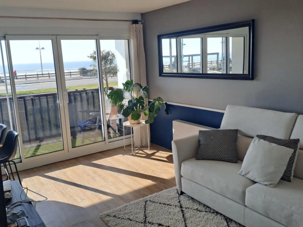 Appartement entièrement rénové face à la mer à St Jean de Monts 