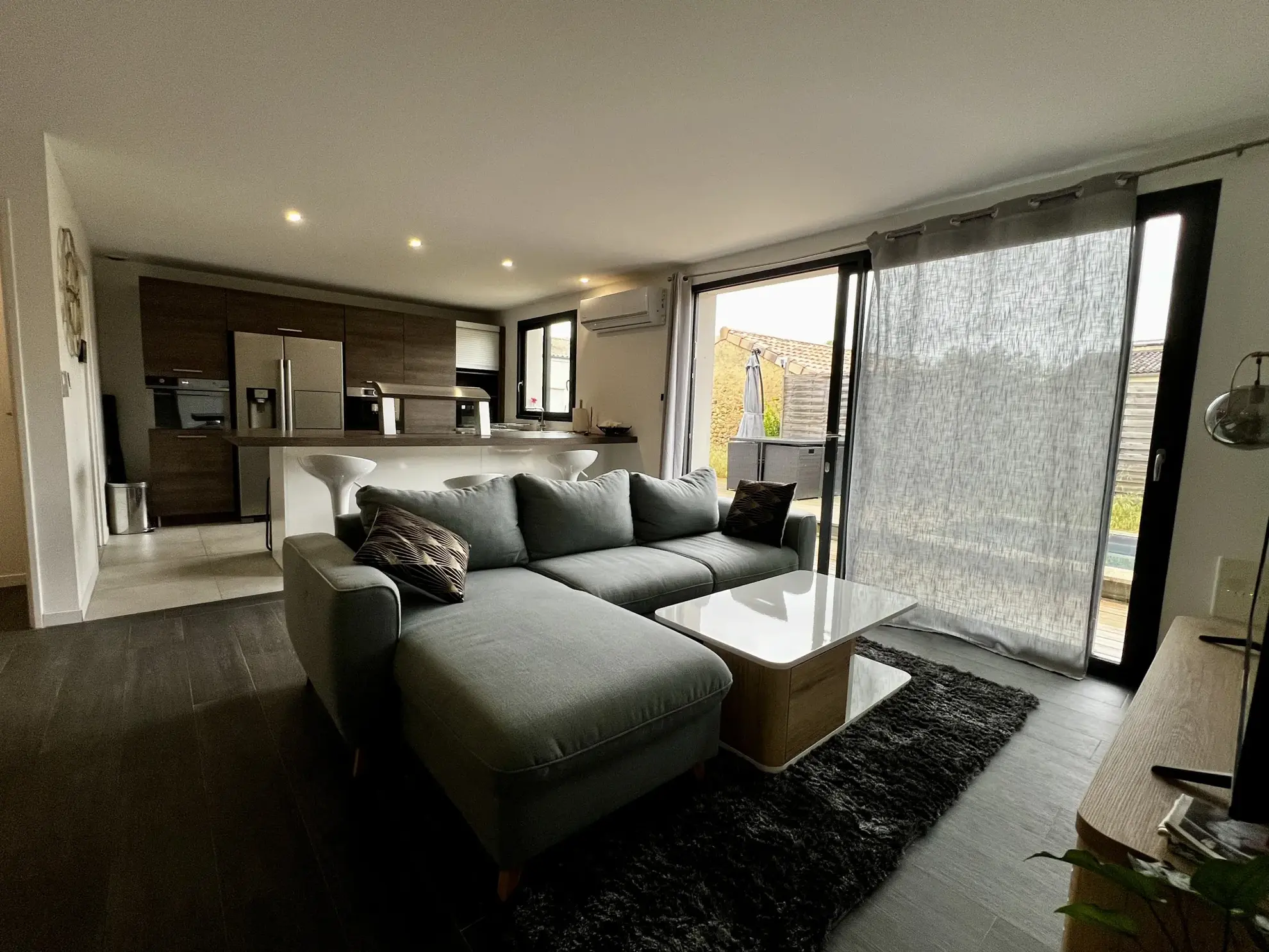 Maison contemporaine à Leogeats avec piscine à vendre 