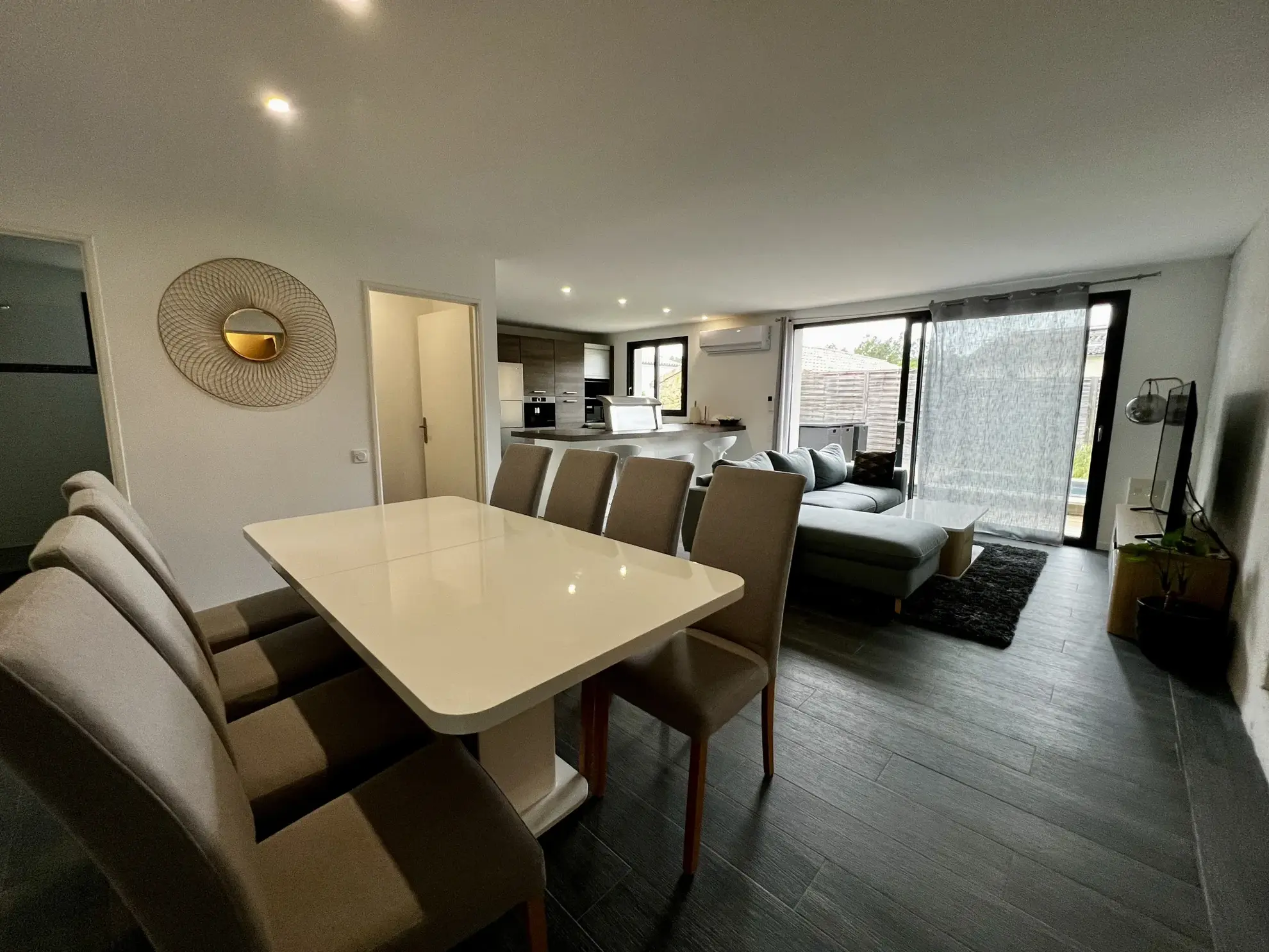Maison contemporaine à Leogeats avec piscine à vendre 