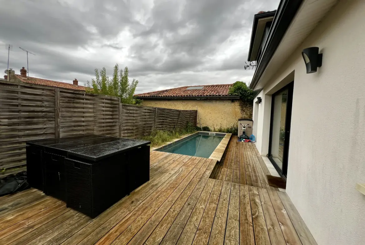 Maison contemporaine à Leogeats avec piscine à vendre 