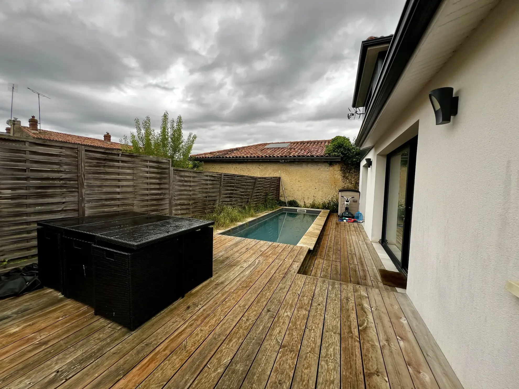 Maison contemporaine à Leogeats avec piscine à vendre 