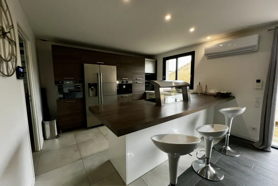 Maison contemporaine à Leogeats avec piscine à vendre 
