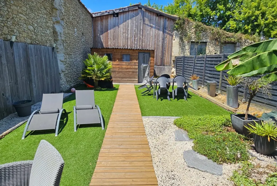 Maison de Bourg à Vendrea Cleyrac avec Jardin et Terrain Agricole 