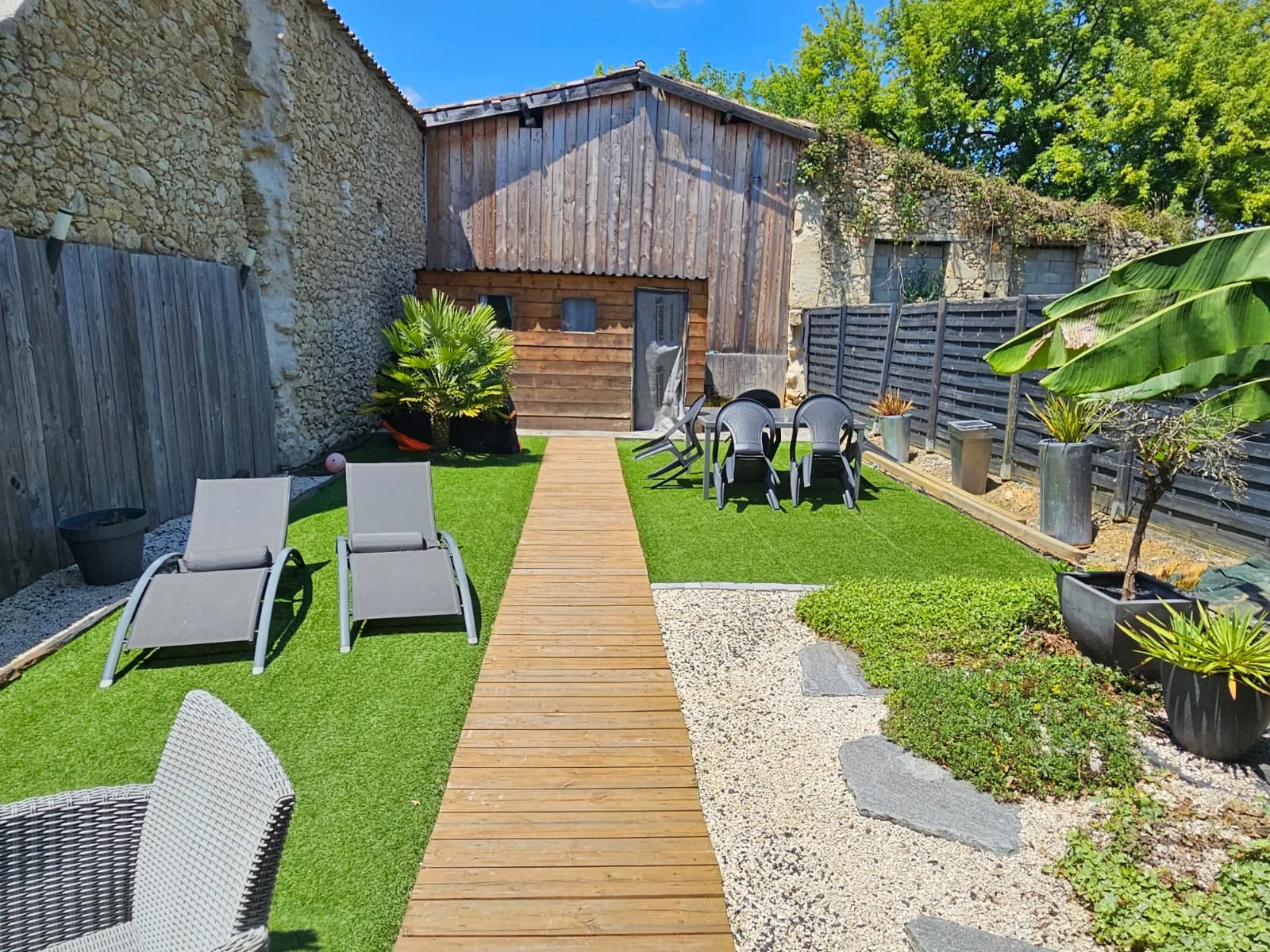 Maison de Bourg à Vendrea Cleyrac avec Jardin et Terrain Agricole 