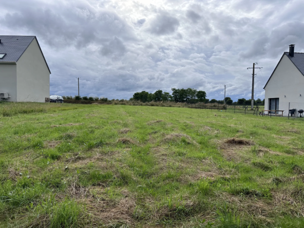 Terrain viabilisé à Le Tourneur - 884 m² 