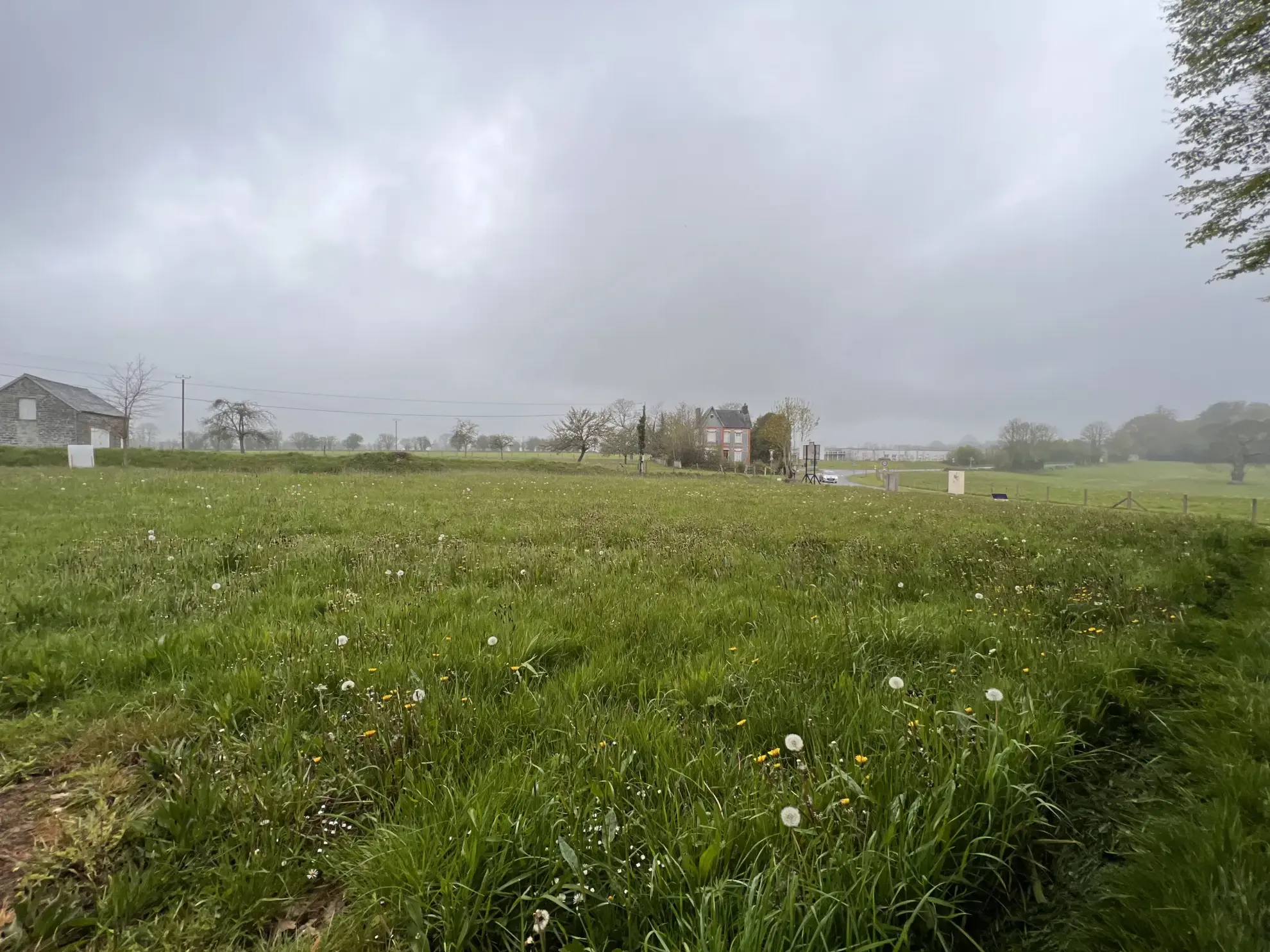 Terrain viabilisé à Le Tourneur - 884 m² 