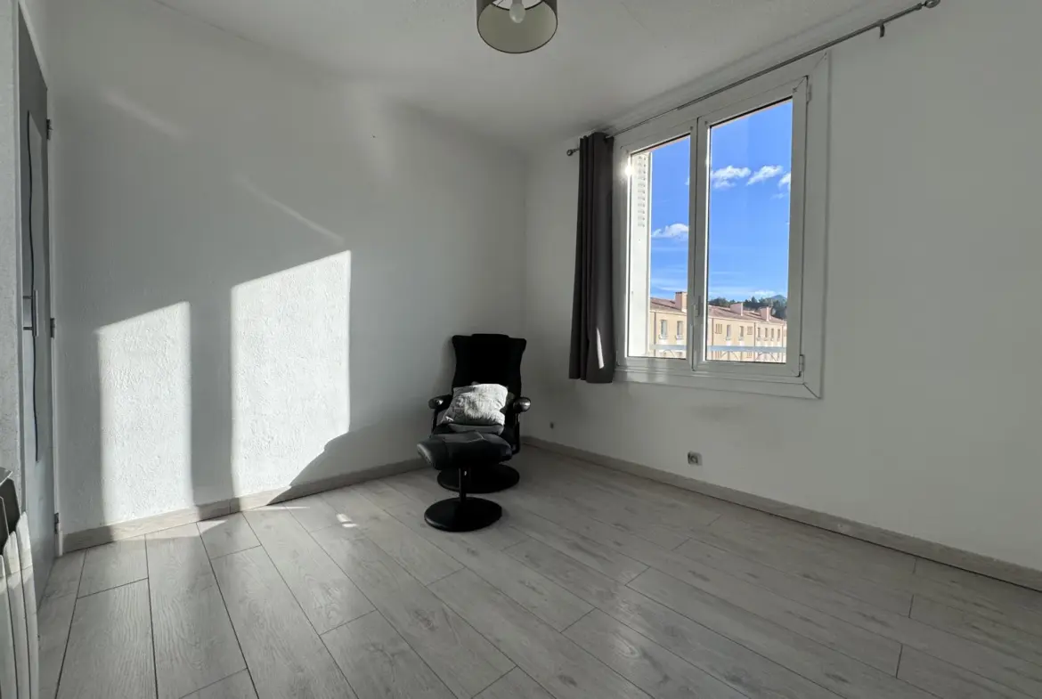 Vente Appartement T4 avec Balcon à Peyrolles-en-Provence 
