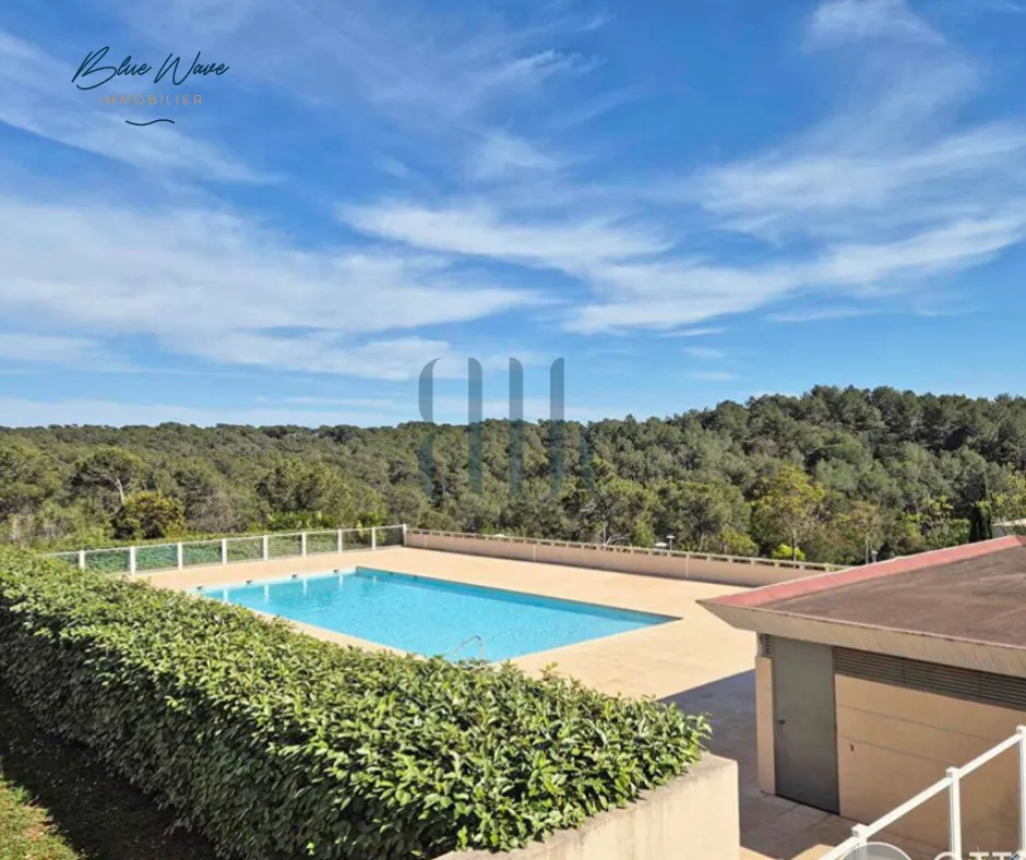 Appartement T2 à La Bouverie avec Terrasse et Piscine 