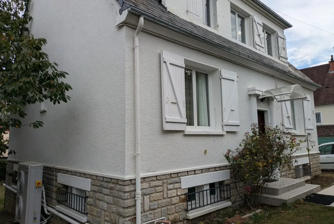 Maison Indépendante à Nevers - 5 Chambres près des Commodités 